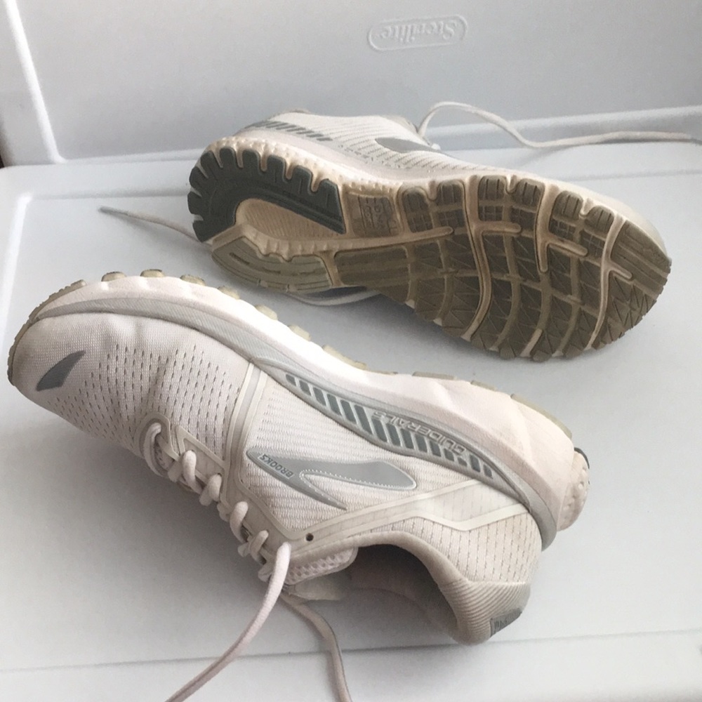 Brooks Adrenaline 20 knitted athletic sneakers